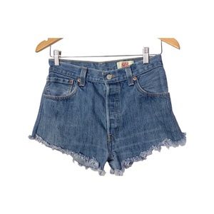Levi’s Original 501   Womens Straight  Leg Button Fly Raw Hem Short 28,S